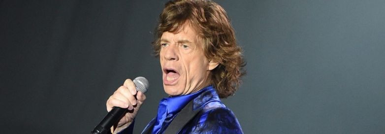 Mick Jagger in un piccolo bar non viene riconosciuto