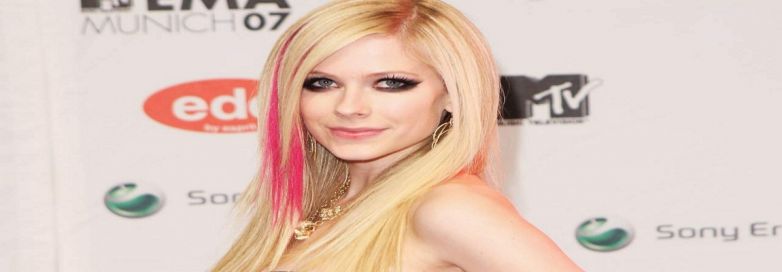 Avril Lavigne si sposa: la proposta di matrimonio da favola nella città dell&#039;amore